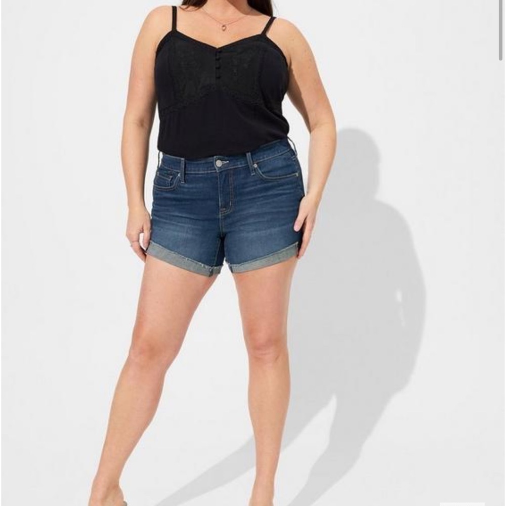 Torrid 5 Inch Vintage‎ Stretch Mid-Rise Short